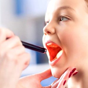 (Gorge) amygdales et polypes nasaux chez les enfants